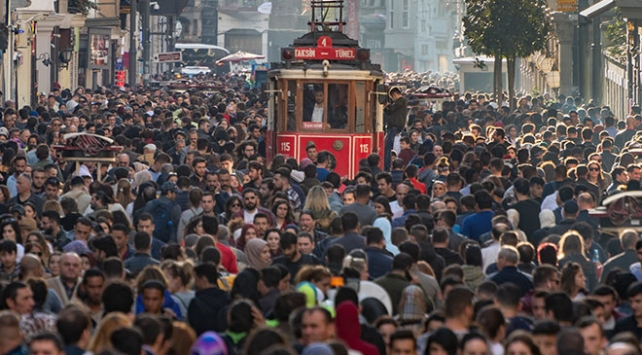 Durun kalabalıklar!